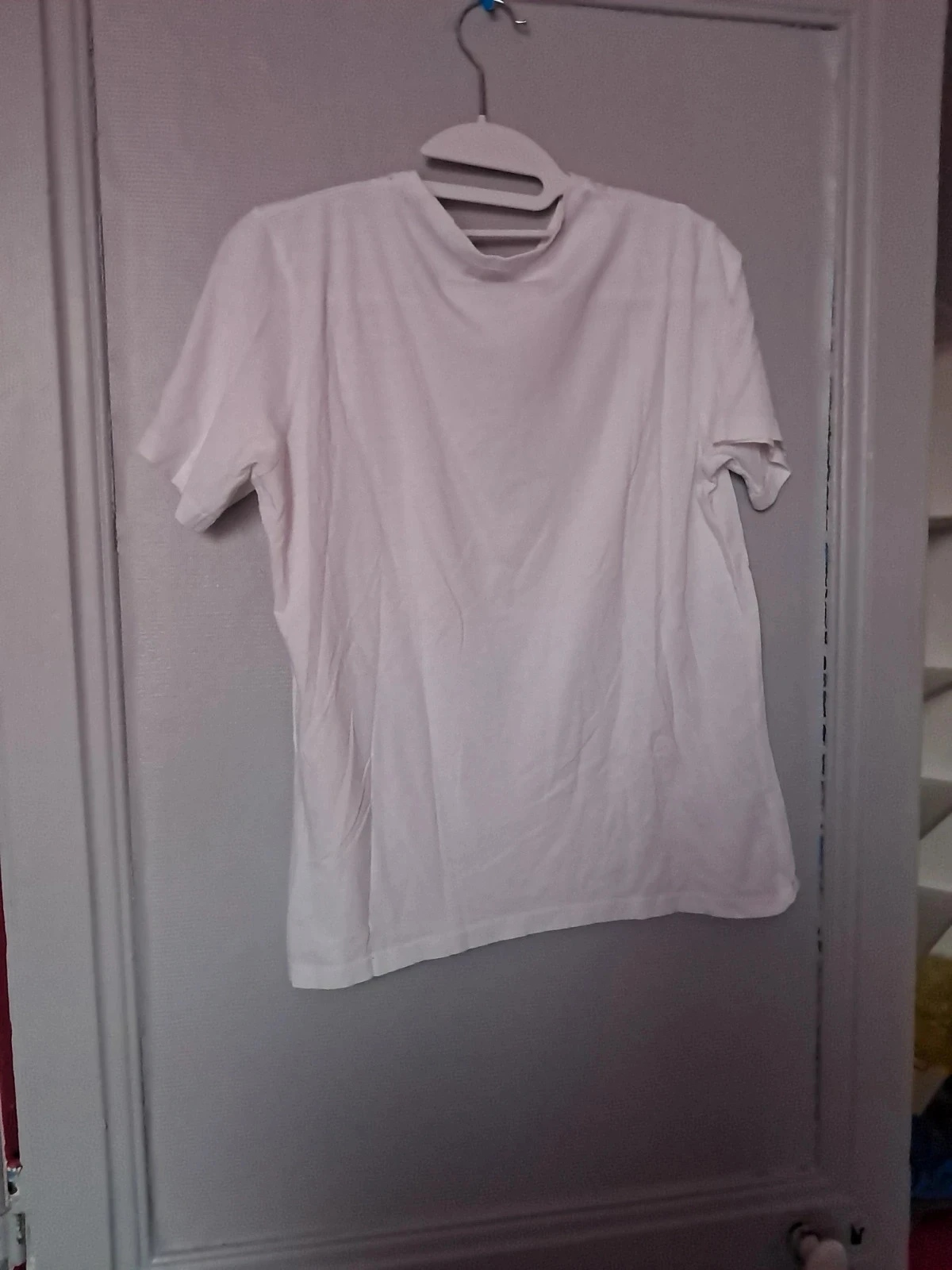 white t-shirt – photo 3